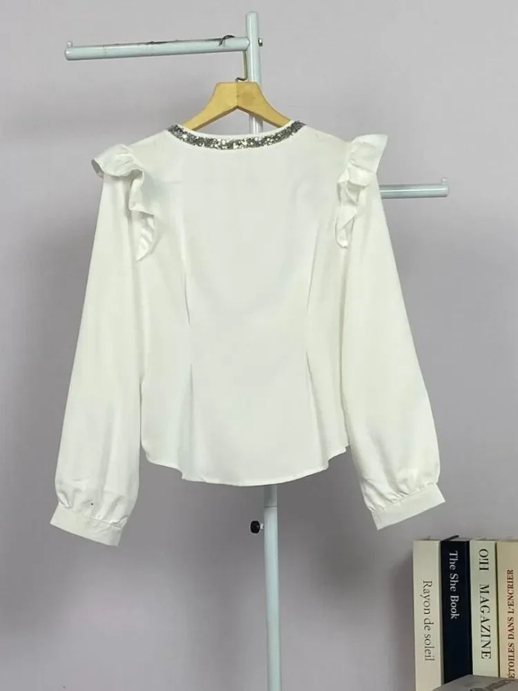 FADFAD Atasan kemeja gaya ramping dengan kerah v dan aksesoris elegant