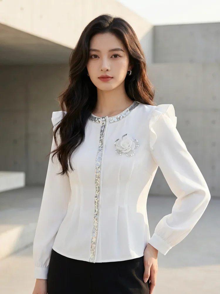 FADFAD Atasan kemeja gaya ramping dengan kerah v dan aksesoris elegant