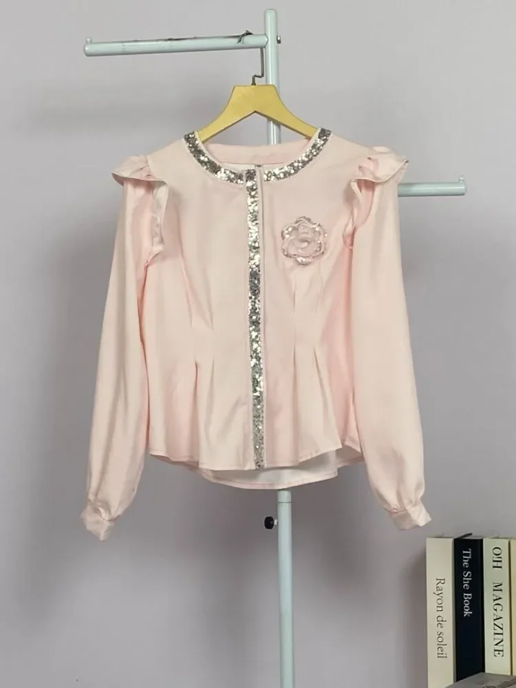 FADFAD Atasan kemeja gaya ramping dengan kerah v dan aksesoris elegant