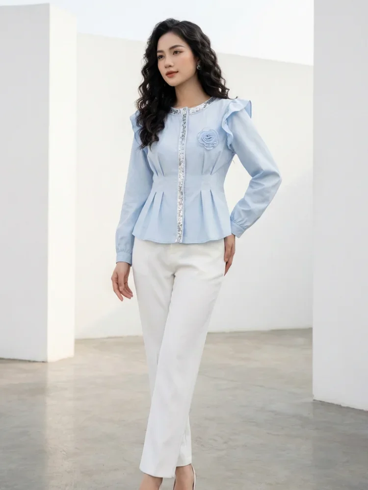 FADFAD Atasan kemeja gaya ramping dengan kerah v dan aksesoris elegant