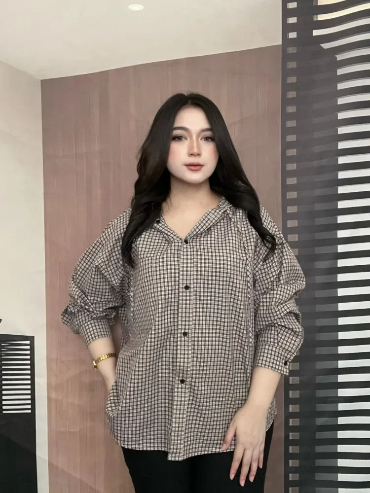 FADFAD Atasan kemeja motif kotak kecil model trendi dengan kancing unik sebaris untuk wanita muda