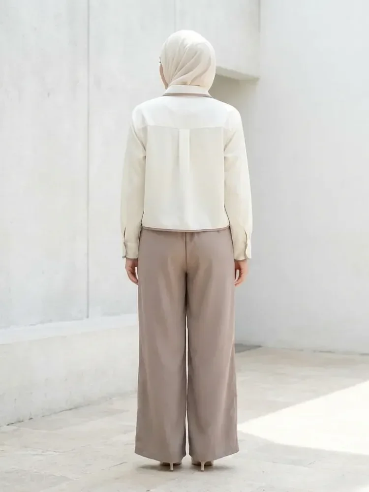 [NEW]ASAYA Setelan dua potong wanita dengan desain tidak beraturan dan kombinasi warna kontras, dipadukan dengan celana longgar dua potong