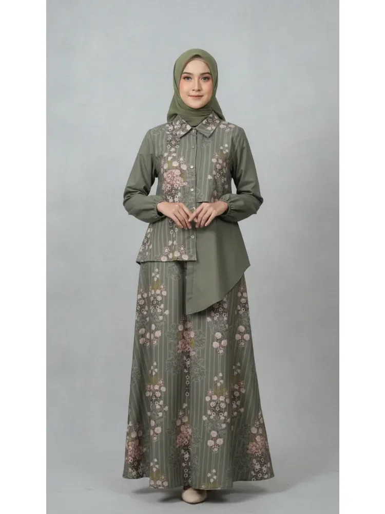 ASAYA Setelan dua bagian, yaitu atasan dan rok, dengan motif patchwork yang modis