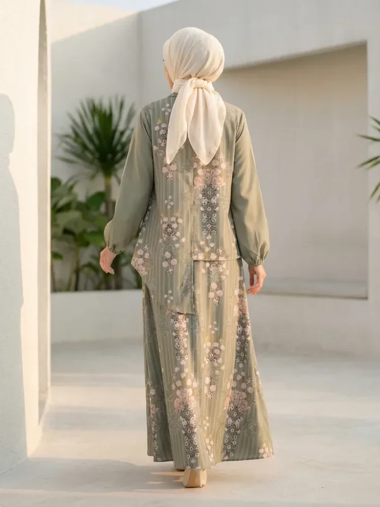 ASAYA Setelan dua bagian, yaitu atasan dan rok, dengan motif patchwork yang modis