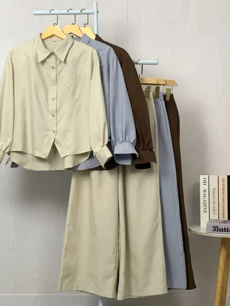 ASAYA Setelan dua potong atasan dan celana longgar aneka warna yang stylish.