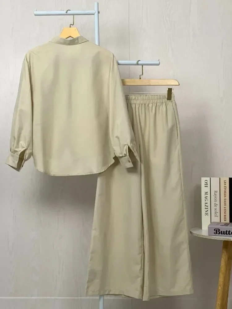 ASAYA Setelan dua potong atasan dan celana longgar aneka warna yang stylish.