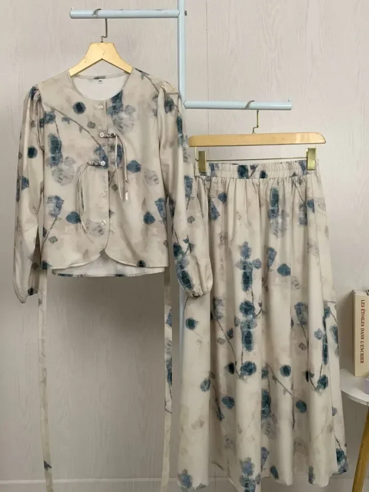 ASAYA Setelan dua potong wanita dengan atasan lengan panjang bermotif elegan, kancing tangan, dan rok panjang