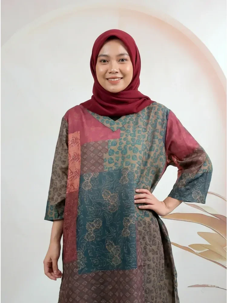 ASAYA Atasan blus motif retro dengan model longgar dan leher berbentuk v