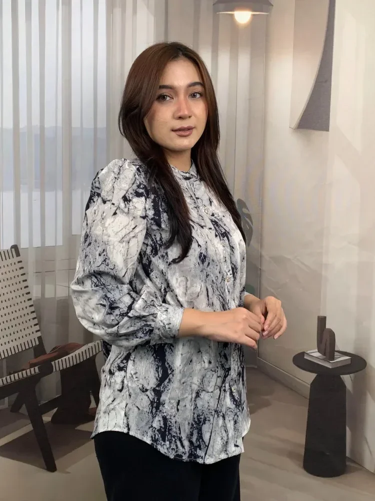 [DISKON KILAT]FADFAD Fashion new temperament print thin sunscreen shirt women loose slim this year's popular shirt