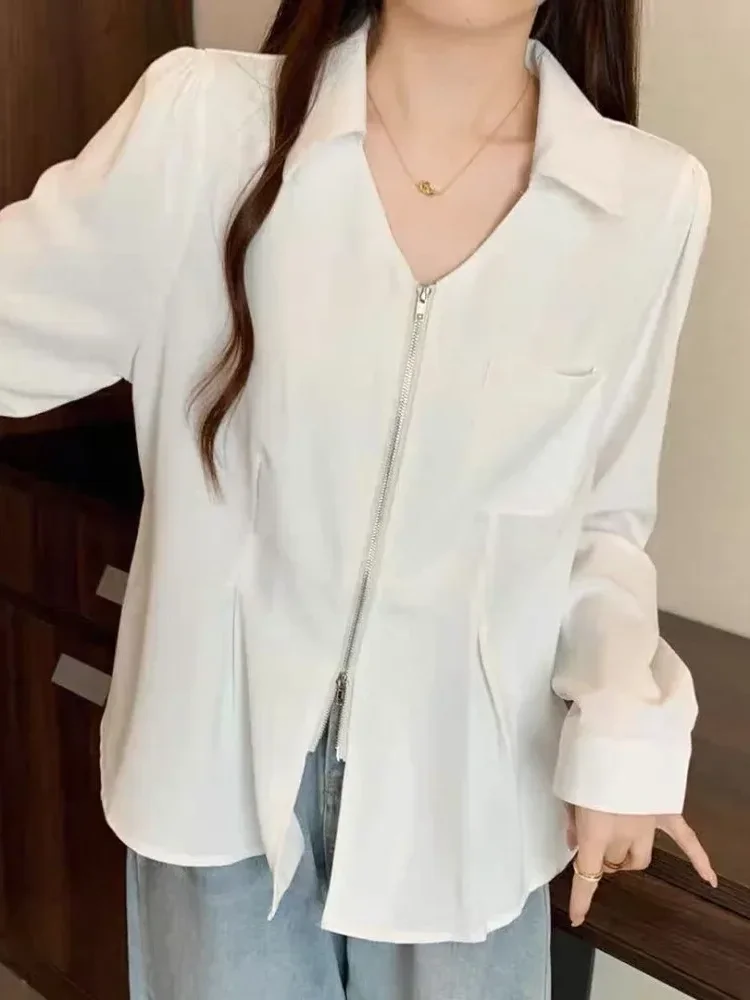 FADFAD Atasan lengan panjang dengan kerah v neck dan terdapat resleting depan