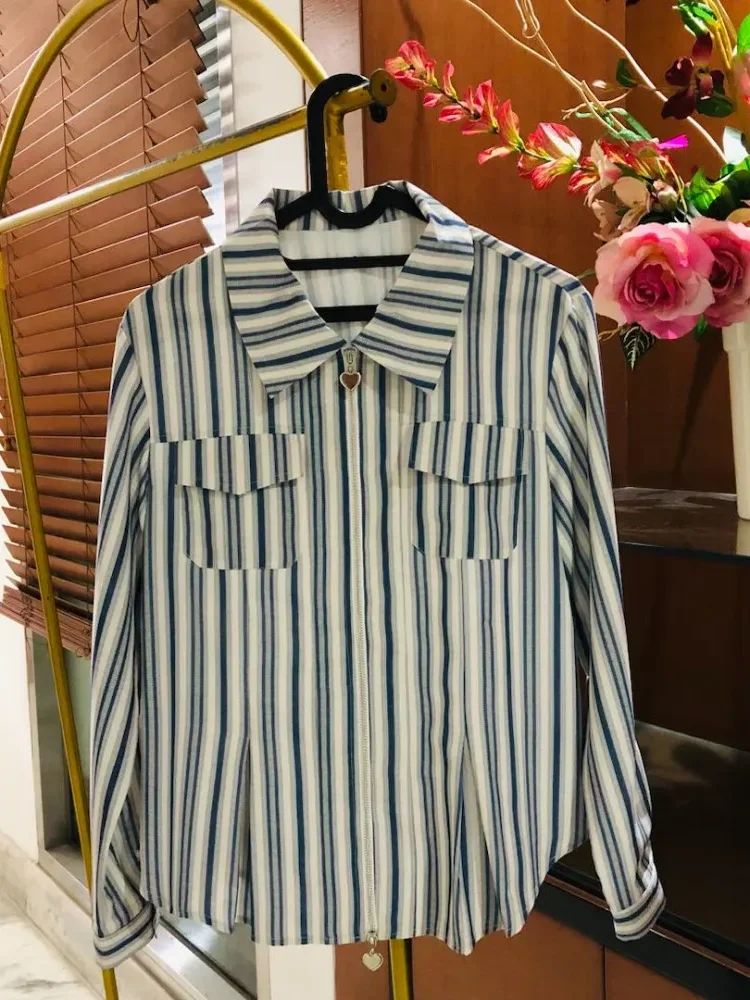 FADFAD Atasan wanita putih berkerah dengan resleting depan elemen love aktif korean style kekinian