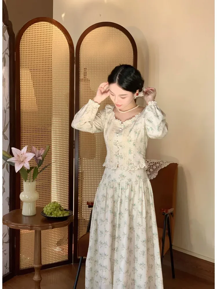 [NEW]CHICMORE Setelan cantik dengan atasan lengan panjang motif bunga dan rok a-line untuk wanita