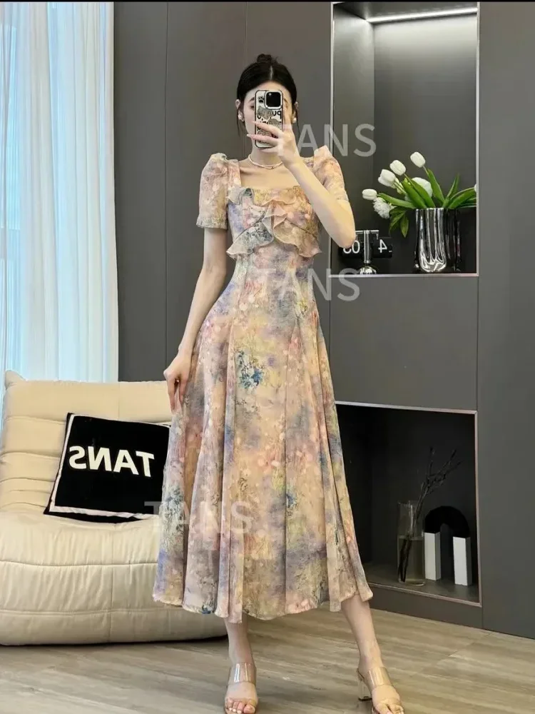 [DISKON KILAT]FADFAD A square neck dress with a romantic print