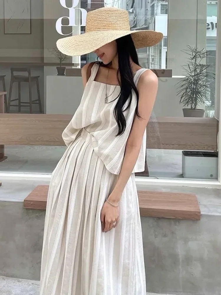 CHICMORE Setelan dua potong dengan motif garis dan tali suspender + celana panjang kaki lebar