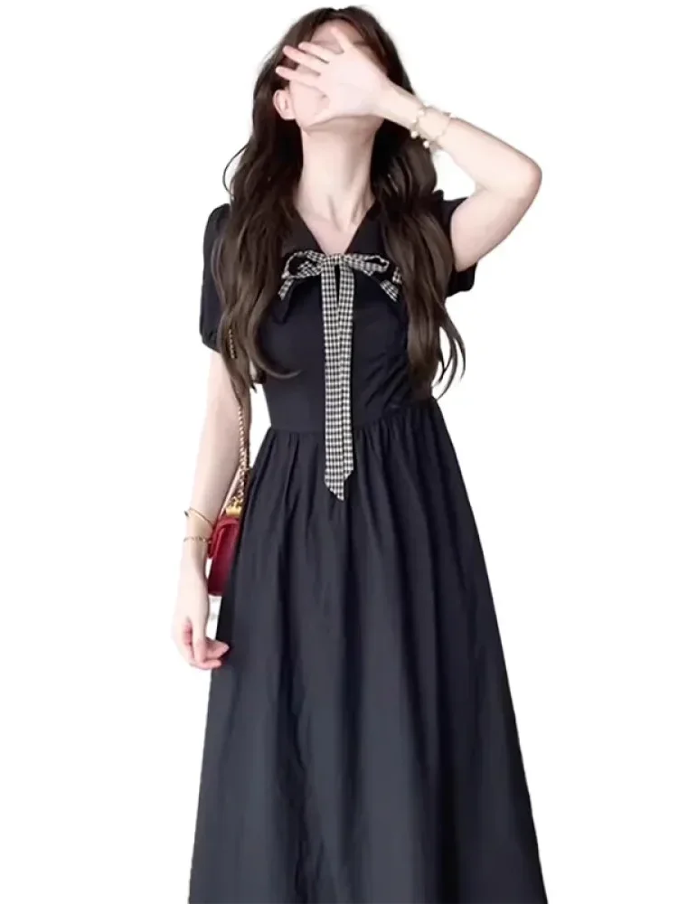 CHICMORE Gaun hitam lengan pendek dengan pinggang ramping dan rok model a-line