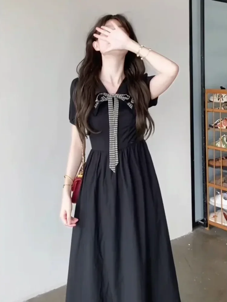 CHICMORE Gaun hitam lengan pendek dengan pinggang ramping dan rok model a-line