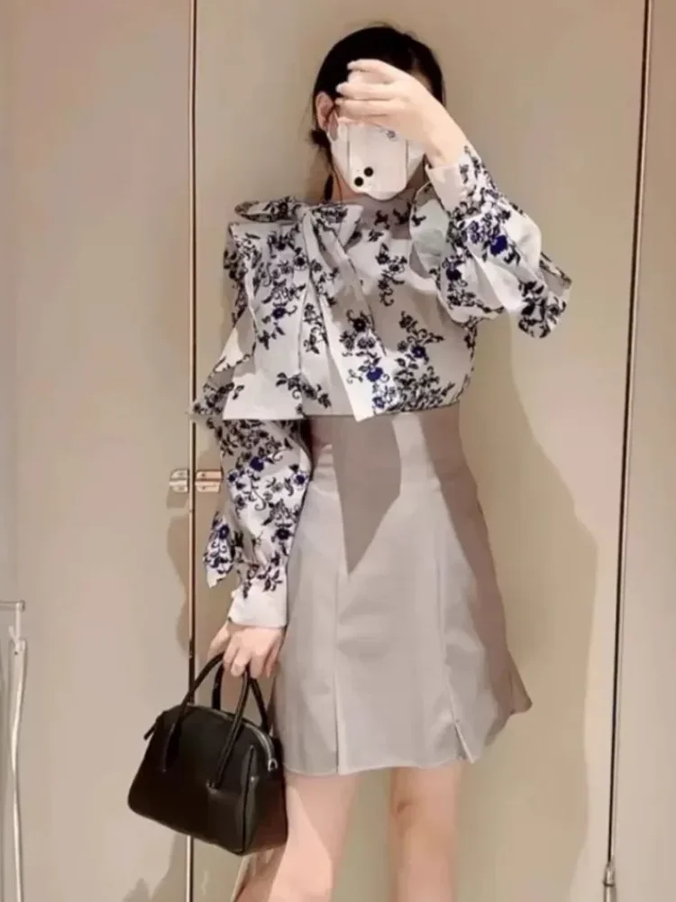 CHICMORE Atasan wanita bermotif bunga dengan lengan panjang desain ruffle dan model tie neck