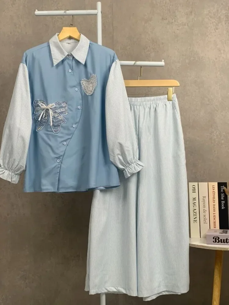 CHICMORE Kemeja lengan panjang wanita dengan detail pita, dipadukan dengan celana panjang bergaris