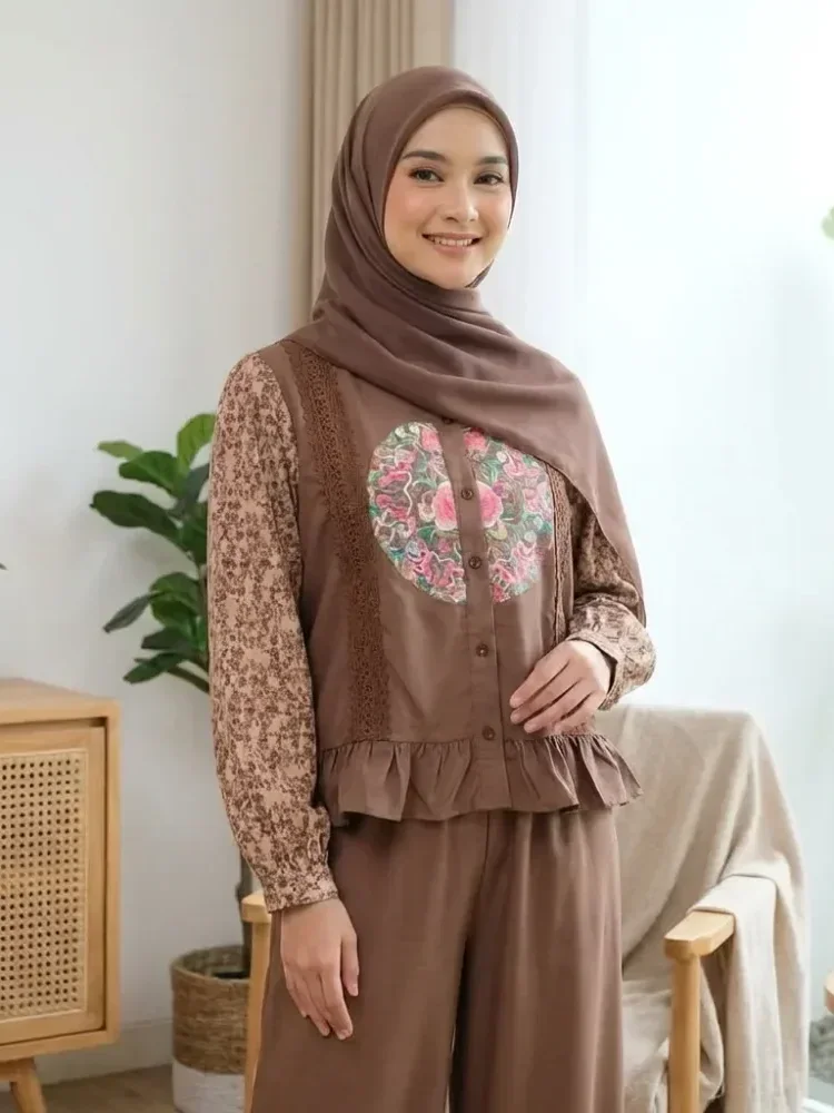 [DISKON KILAT]CHICMORE Set baju lengan panjang baru, kemeja cetak warna kontras dipasangkan dengan celana panjang, dilengkapi hiasan renda dan stiker sulaman