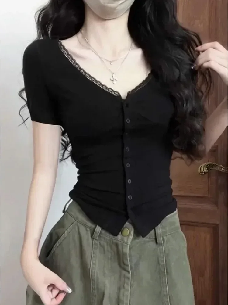 [NEW]CHICMORE Atasan mode ramping dengan hiasan renda dan kerah v wanita