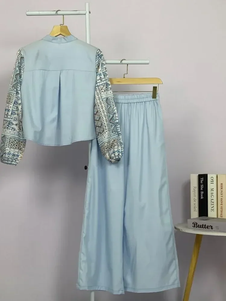 CHICMORE Kemeja lengan panjang dengan aksen bordir, kancing tangan, dipadukan dengan celana lebar polos