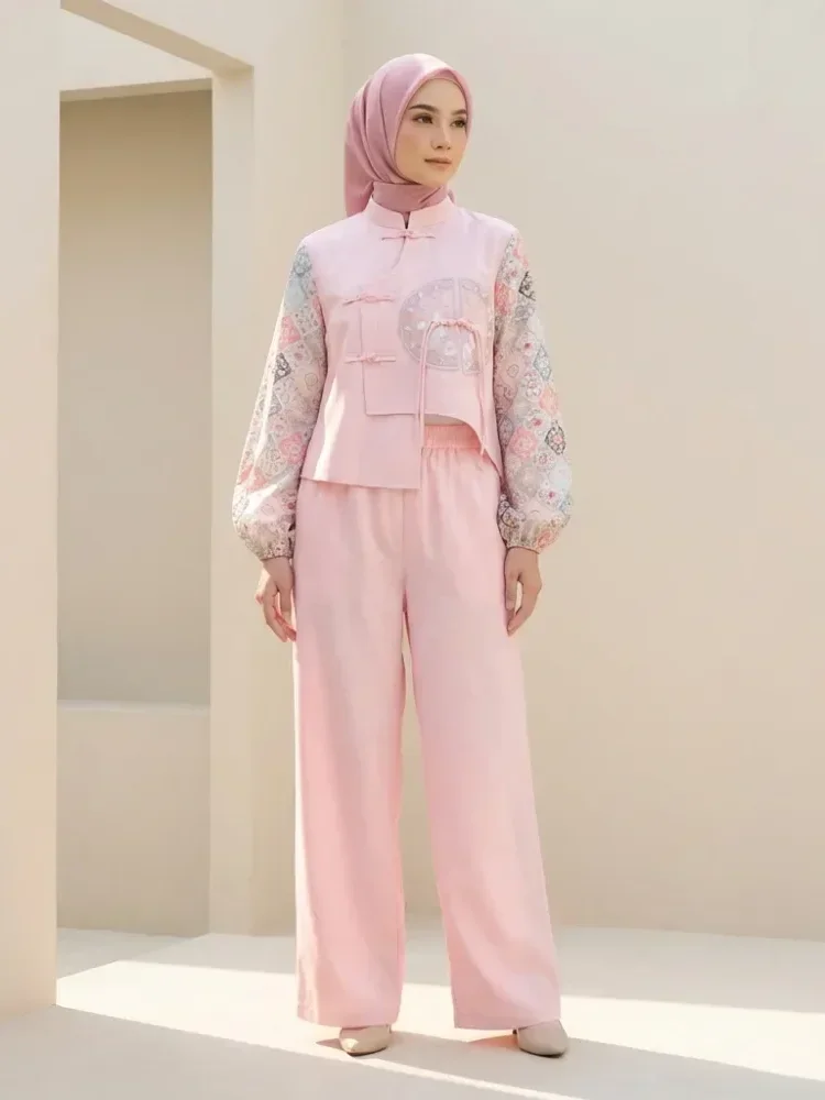 CHICMORE Kemeja lengan panjang dengan aksen bordir, kancing tangan, dipadukan dengan celana lebar polos