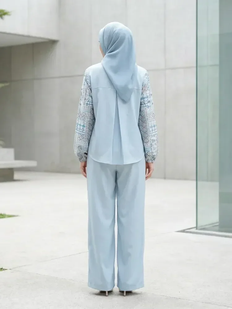 CHICMORE Kemeja lengan panjang dengan aksen bordir, kancing tangan, dipadukan dengan celana lebar polos