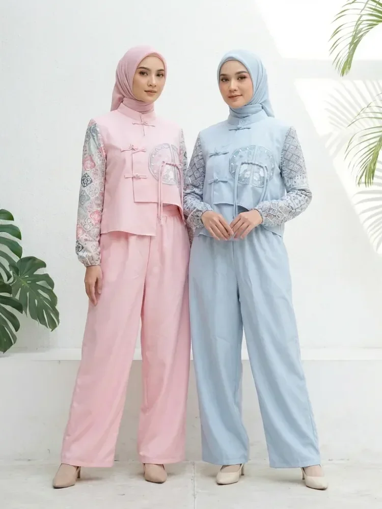 CHICMORE Kemeja lengan panjang dengan aksen bordir, kancing tangan, dipadukan dengan celana lebar polos