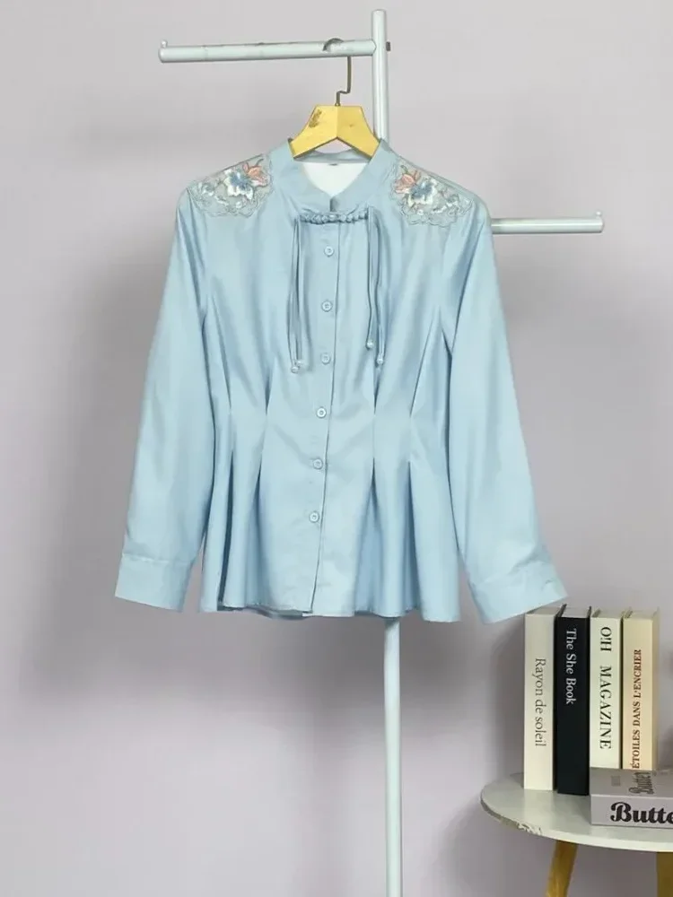 FADFAD Atasan wanita lengan panjang dengan desain bunga di bagian bahu dan pinggang pas.