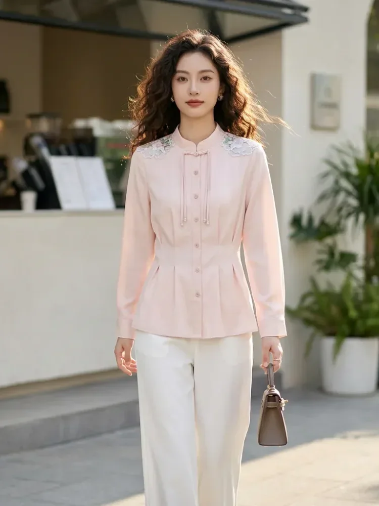 FADFAD Atasan wanita lengan panjang dengan desain bunga di bagian bahu dan pinggang pas.