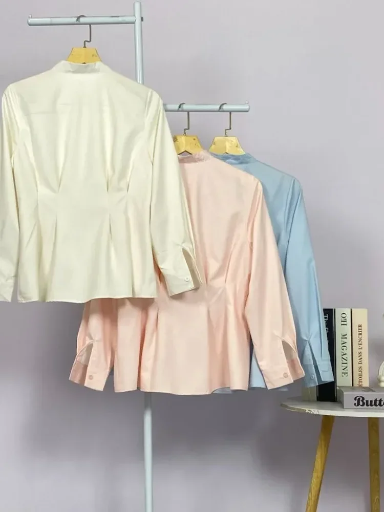 FADFAD Atasan wanita lengan panjang dengan desain bunga di bagian bahu dan pinggang pas.