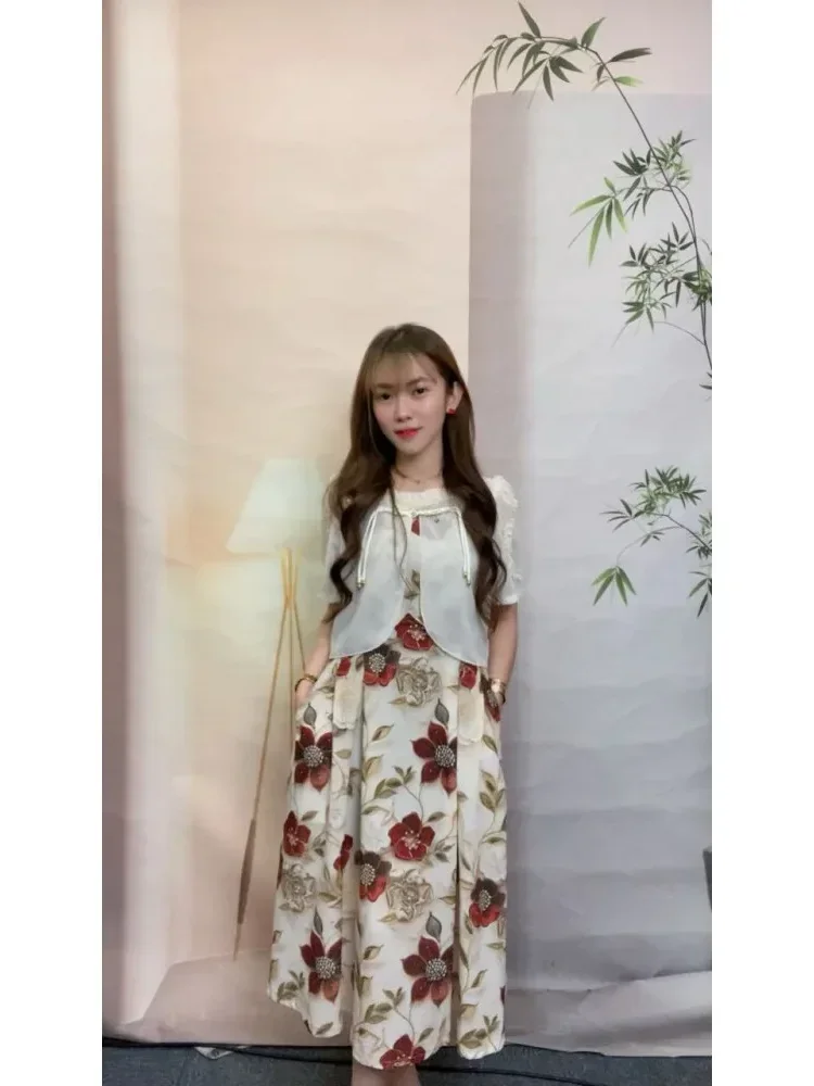 FADFAD Gaun model terbaru dengan motif bunga yang cantik dan kerah yang unik