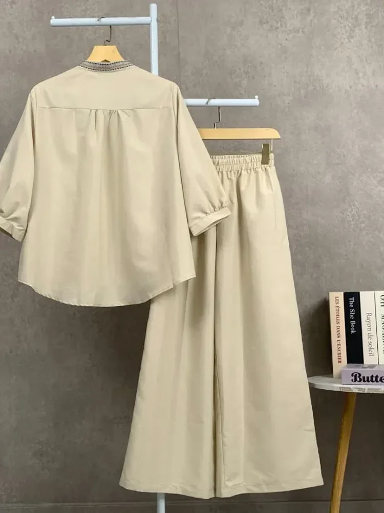 FADFAD Setelan dua potong atasan dan celana longgar dengan bordir.