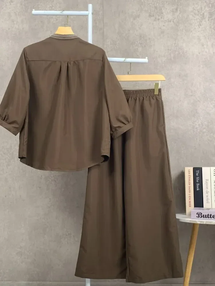 FADFAD Setelan dua potong atasan dan celana longgar dengan bordir.