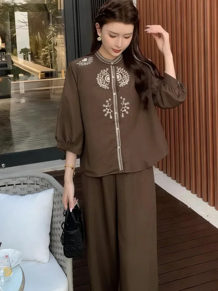 FADFAD Setelan dua potong atasan dan celana longgar dengan bordir.