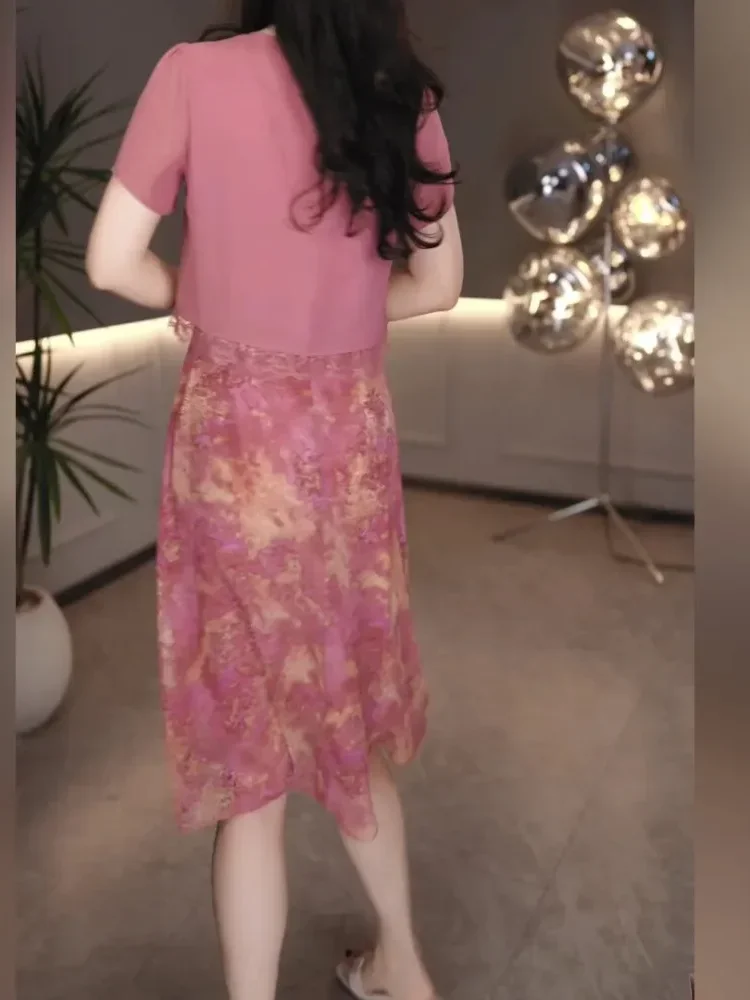 FADFAD Gaun lengan pendek dengan model kelas atas dan leher berbentuk v