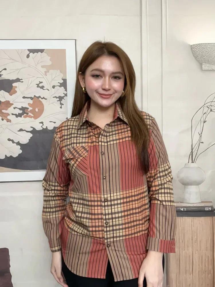 FADFAD 【posisi pola acak】kemeja cetak temperamen gaya baru wanita atasan elegan