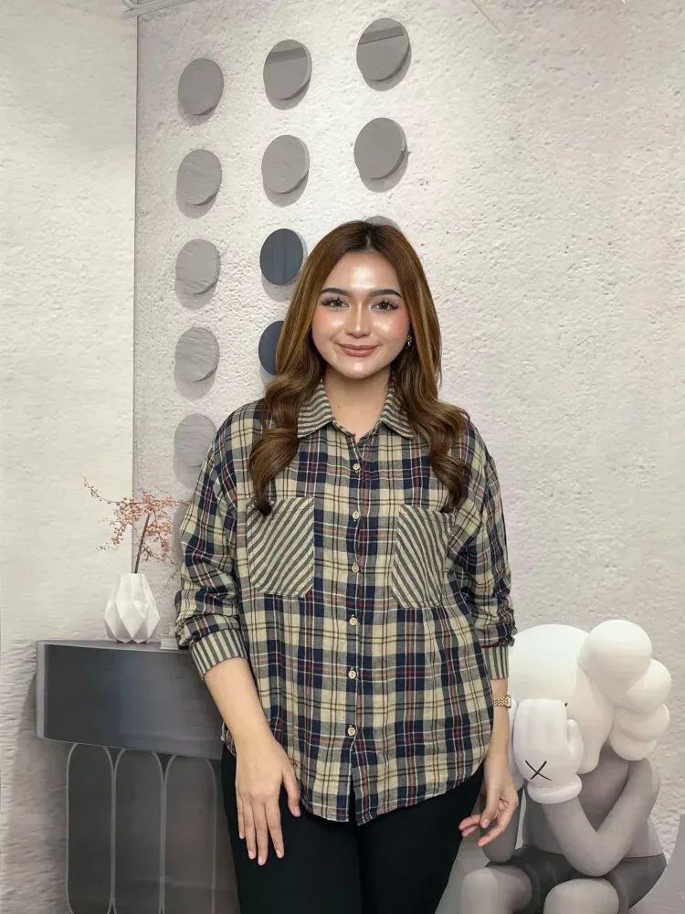 FADFAD Atasan kemeja warna kontras baru dengan desain kasual dan kancing sebaris