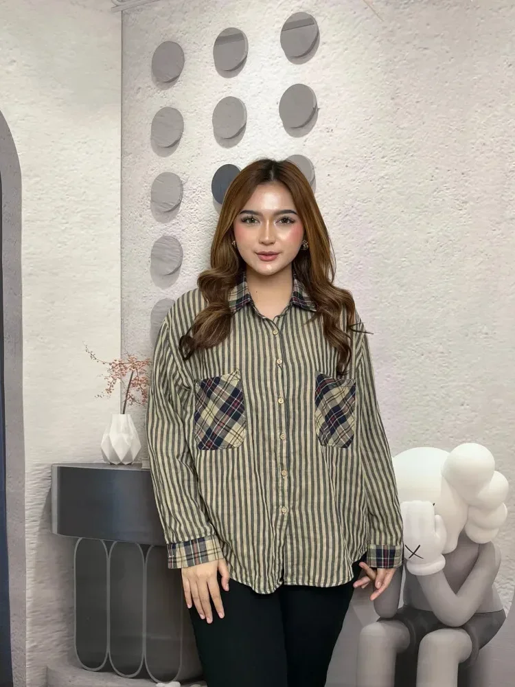 FADFAD Atasan kemeja warna kontras baru dengan desain kasual dan kancing sebaris