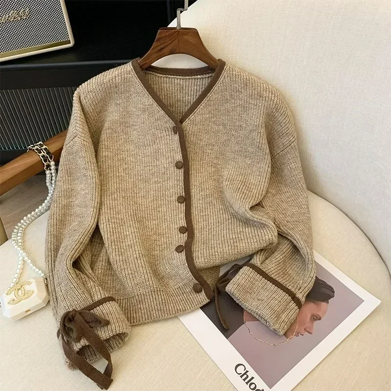[READY STOCK]CHICMORE Atasan leher v-neck kardigan ramping lengan panjang untuk wanita