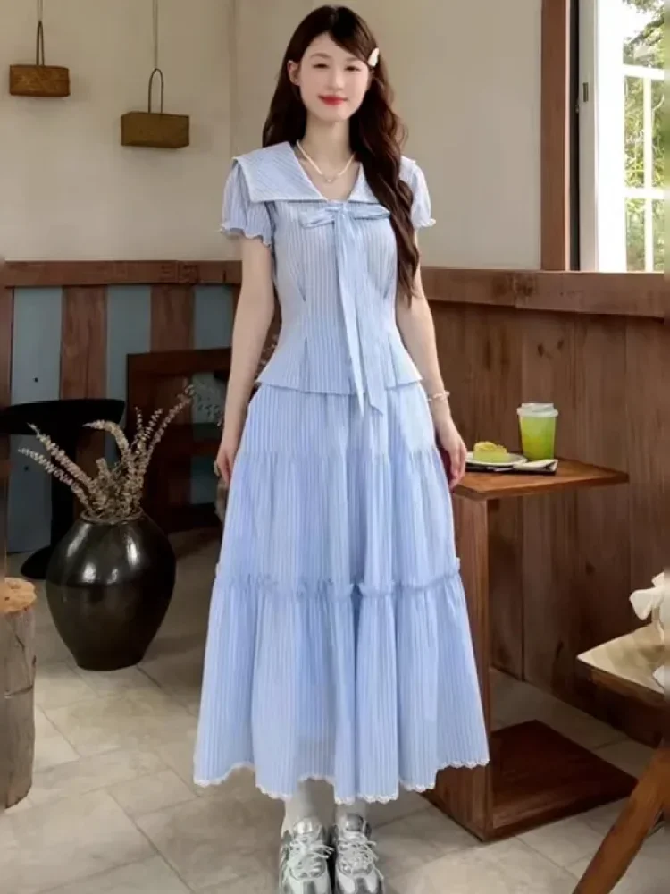 CHICMORE Setelan dua potong dengan atasan lengan pendek puff model leher v dan rok midi a-line bermotif garis-garis