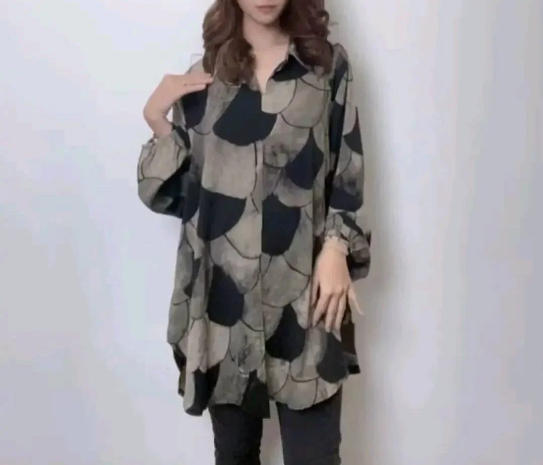 ASAYA Atasan kemeja motif cetak longgar dengan lengan panjang dan model kerah polo