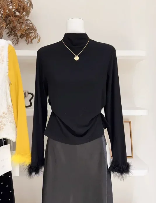 [READY STOCK]CHICMORE Atasan lengan panjang berkerah tinggi hitam bergaya feminin modis dengan lengan berbulu untuk wanita