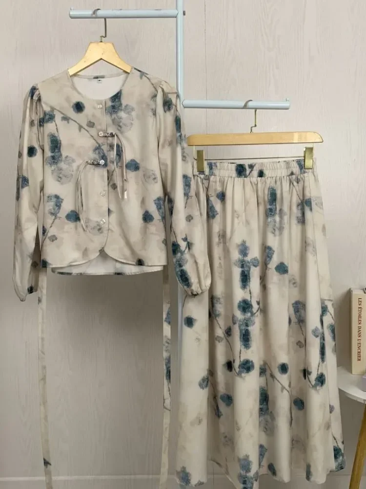 ASAYA Setelan dua potong wanita dengan atasan lengan panjang bermotif elegan, kancing tangan, dan rok panjang