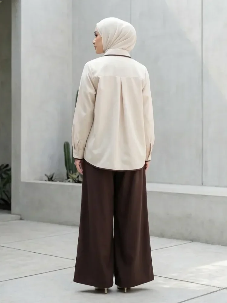 ASAYA Atasan lengan panjang warna kontras dengan kantong dan desain tepi tidak beraturan dipadukan dengan celana panjang longgar berwarna polos