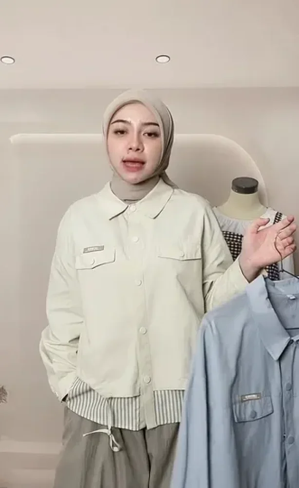 [DISKON KILAT]CHICMORE Kemeja wanita lengan panjang dengan kancing baris aktif motif kombinasi bergaris