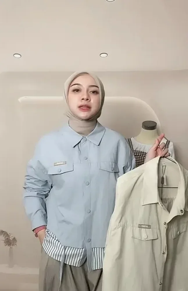 [DISKON KILAT]CHICMORE Kemeja wanita lengan panjang dengan kancing baris aktif motif kombinasi bergaris