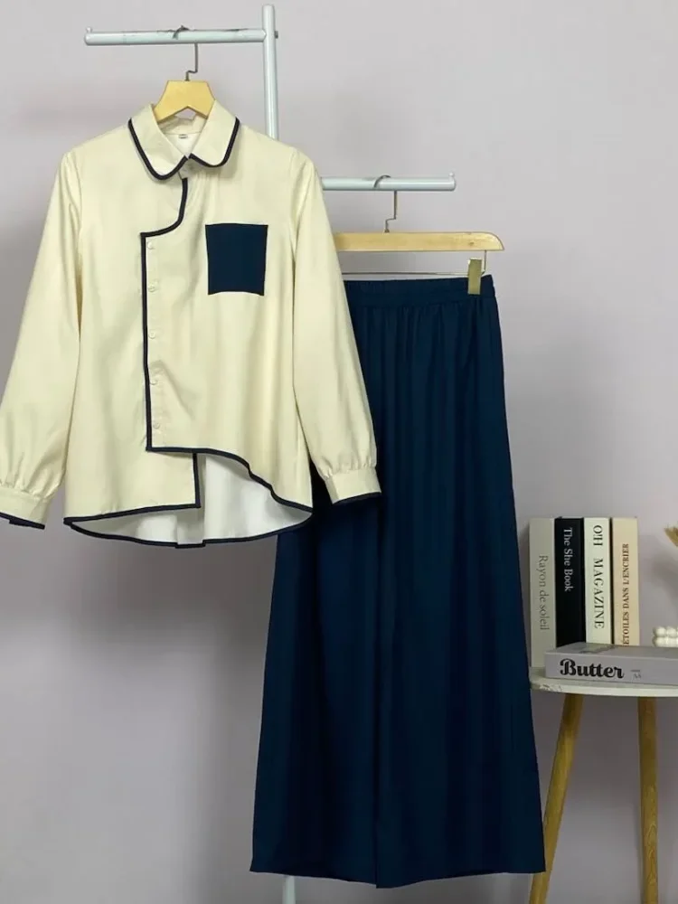 ASAYA Atasan lengan panjang warna kontras dengan kantong dan desain tepi tidak beraturan dipadukan dengan celana panjang longgar berwarna polos