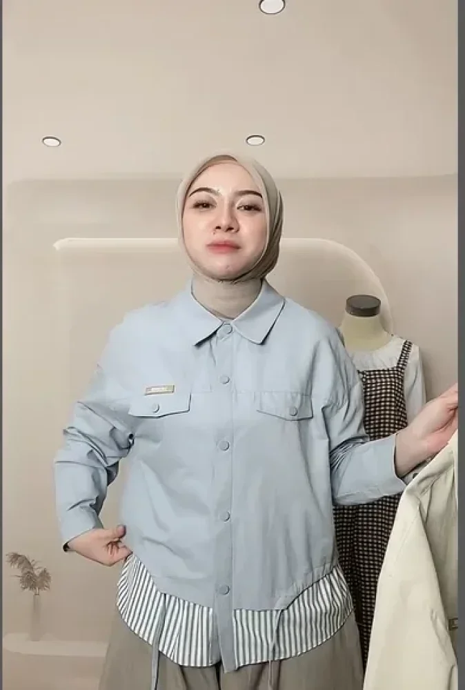 [DISKON KILAT]CHICMORE Kemeja wanita lengan panjang dengan kancing baris aktif motif kombinasi bergaris